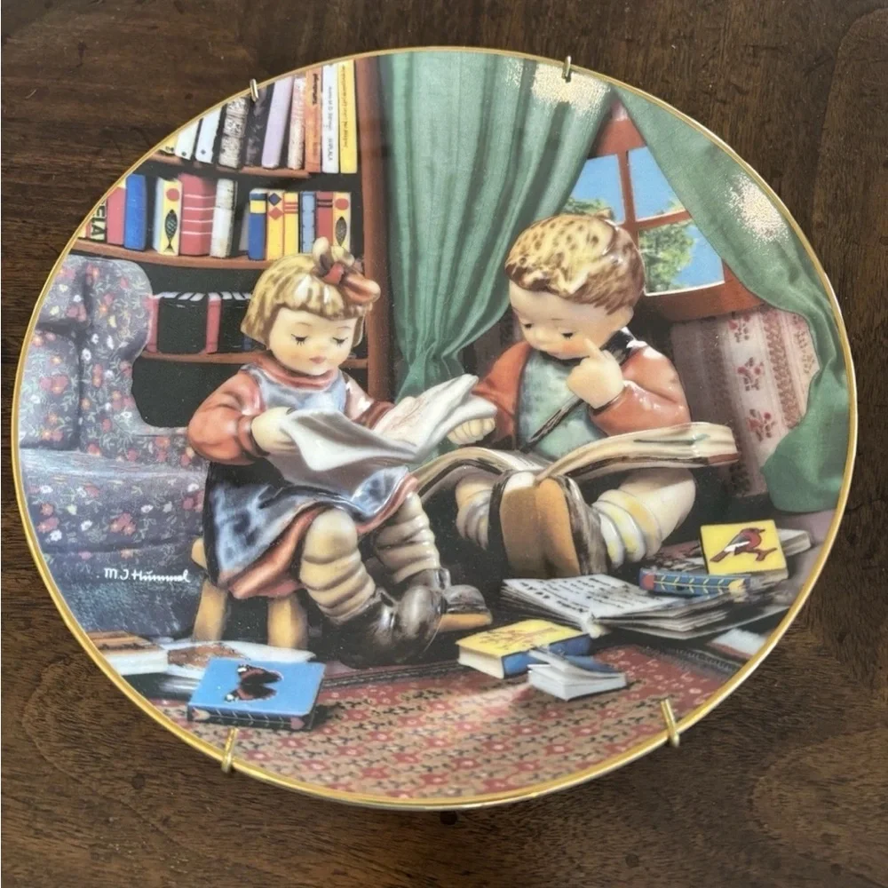 Charming Nostalgic Wall Plate Set of 6 MJ Hummel Vintage